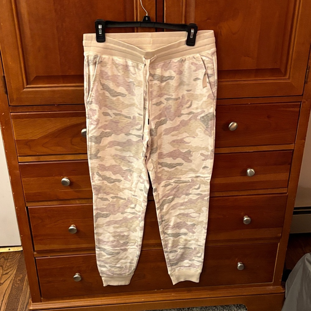 Women’s Camouflage Joggers. Super Soft.